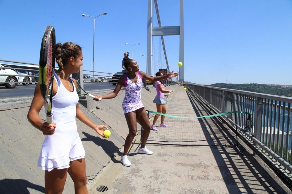 BOGAZICI KOPRUSUNDE GOSTERI MACI